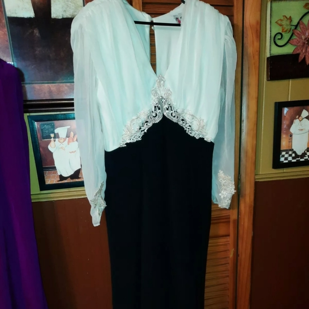 Gorgeous Off White & Black Speed Fashion  Dress Sz